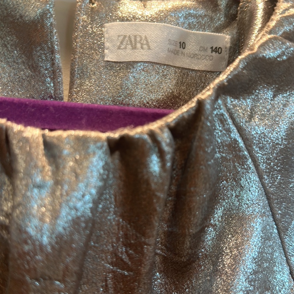 Pre owned - Picture 2 of 3